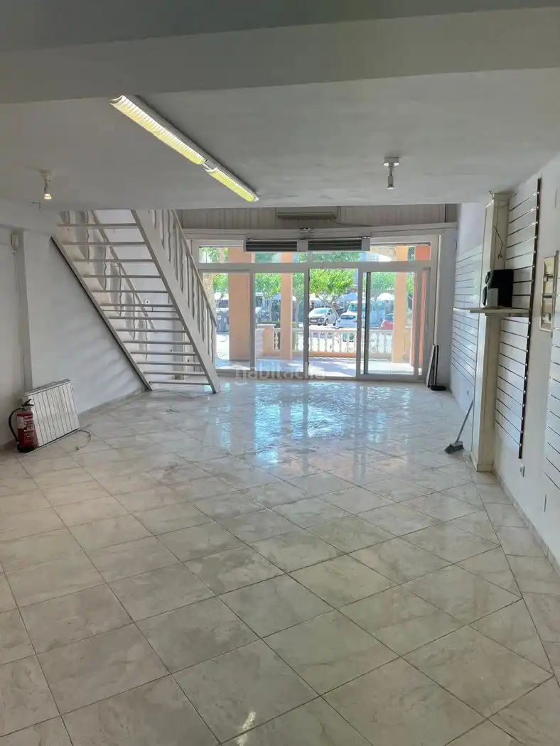 Business premises to rent in Avinguda de la República Catalana 10, imagen 2