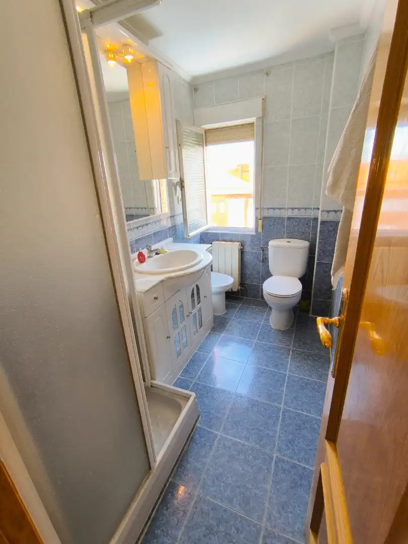 Bathroom of Flat for sale in Palencia  with Heating, Parquet flooring and Terrace