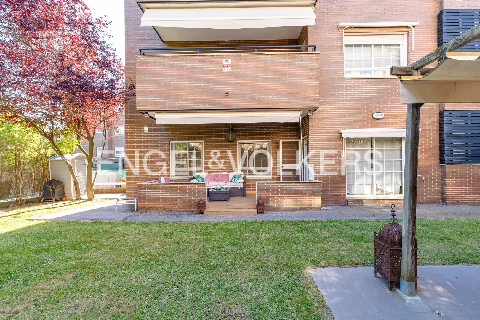 Außenansicht von Wohnung zum Verkauf in Majadahonda mit Heizung, Privatgarten und Parkett