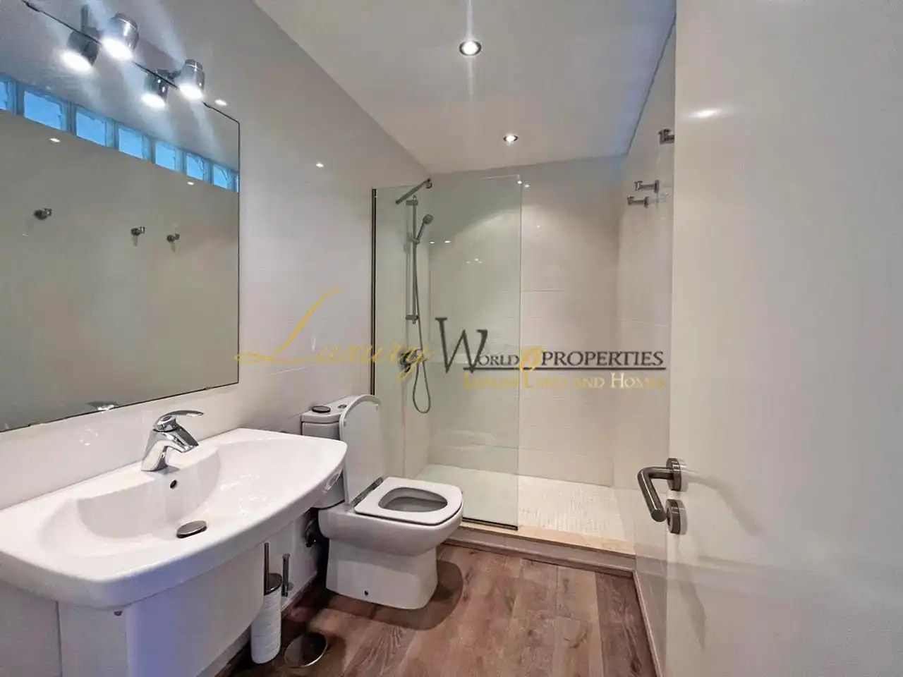 Bany de Casa o xalet en venda en Santiago del Teide amb Aire condicionat, Terrassa i Piscina