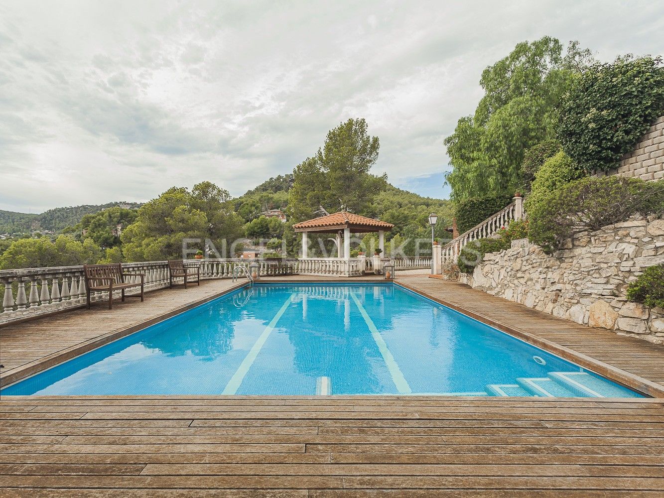Piscina de Casa o xalet en venda en Vallirana amb Aire condicionat, Calefacció i Jardí privat