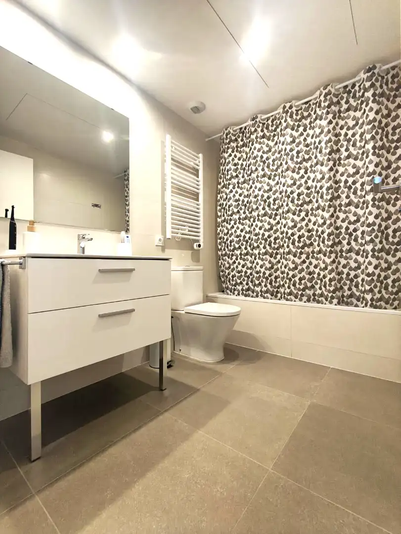 Badezimmer von Wohnung zum Verkauf in Abrera mit Klimaanlage, Heizung und Parkett