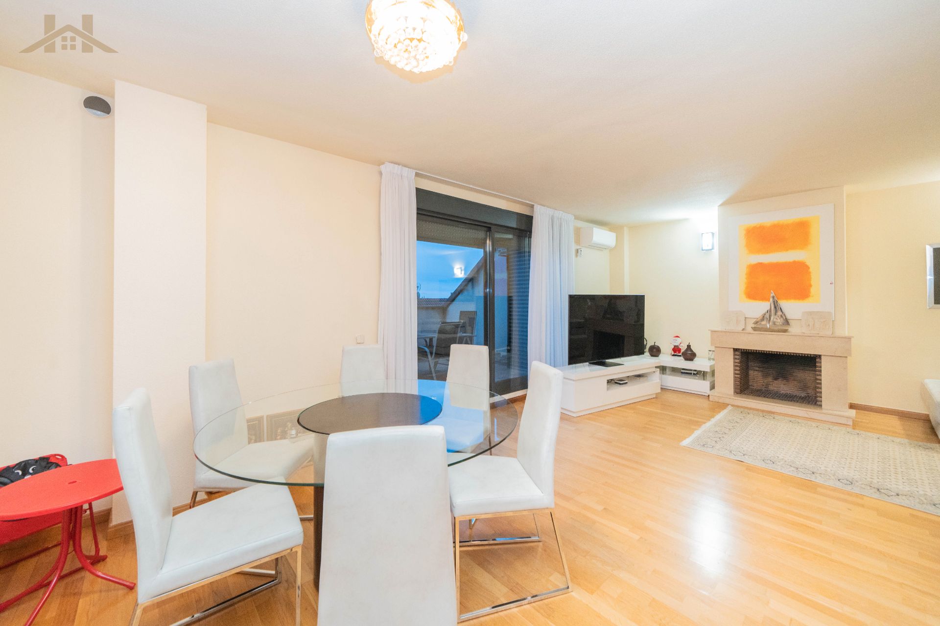 Sala d'estar de Casa adosada en venda en San Lorenzo de El Escorial amb Calefacció i Terrassa