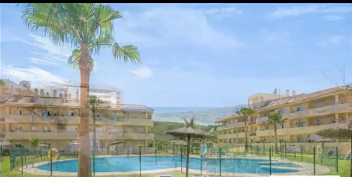 Vista exterior de Apartament en venda en Manilva amb Aire condicionat, Terrassa i Traster