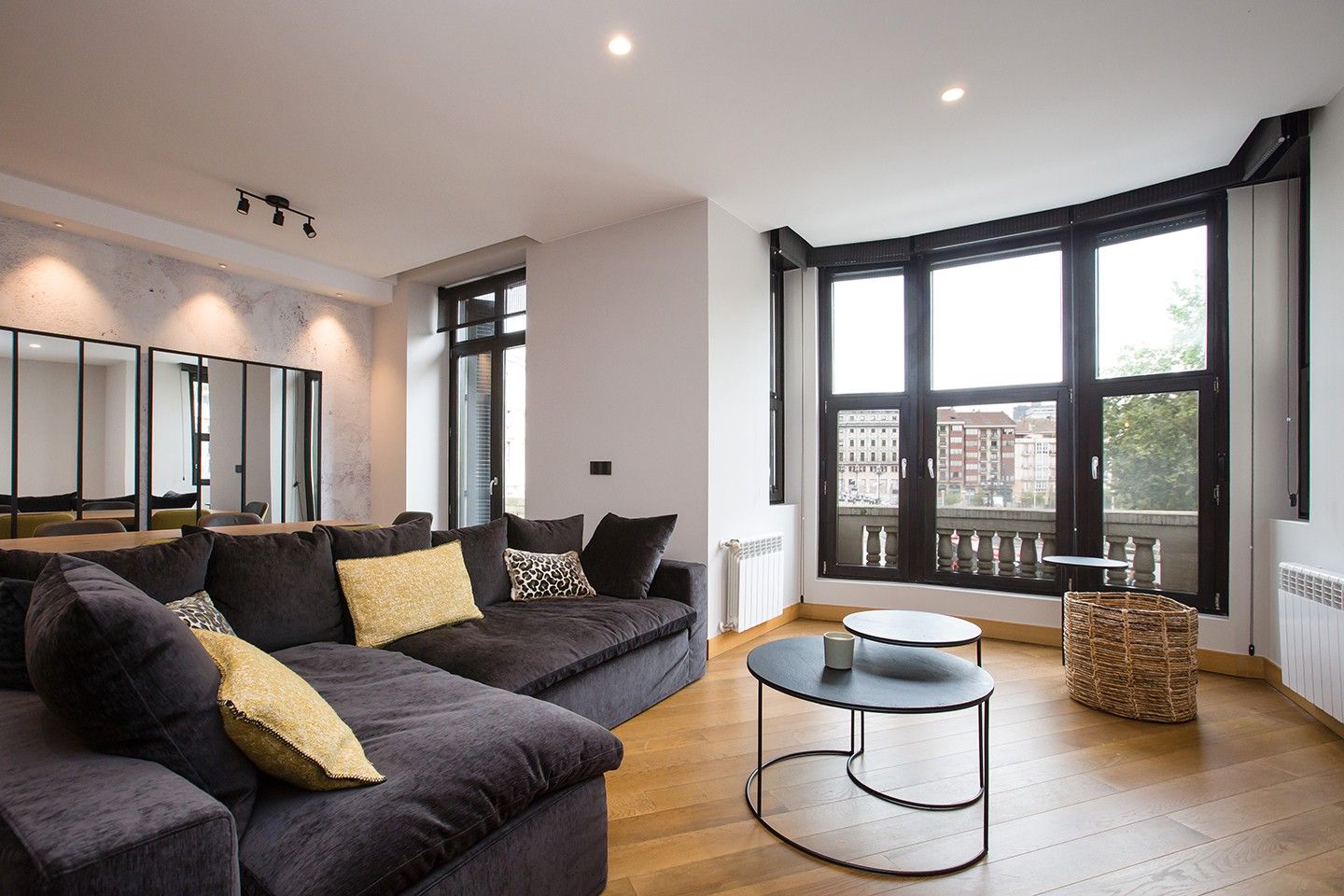Sala d'estar de Apartament de lloguer en Bilbao  amb Calefacció i Moblat