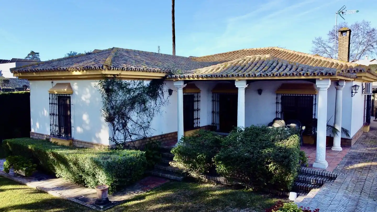 Casa o xalet en venda a Jacinto Benavente, Gines