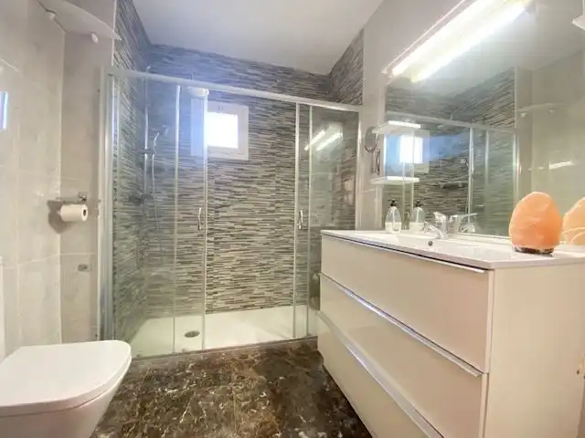 Baño de Casa o chalet en venta en Vallirana con Calefacción, Jardín privado y Terraza
