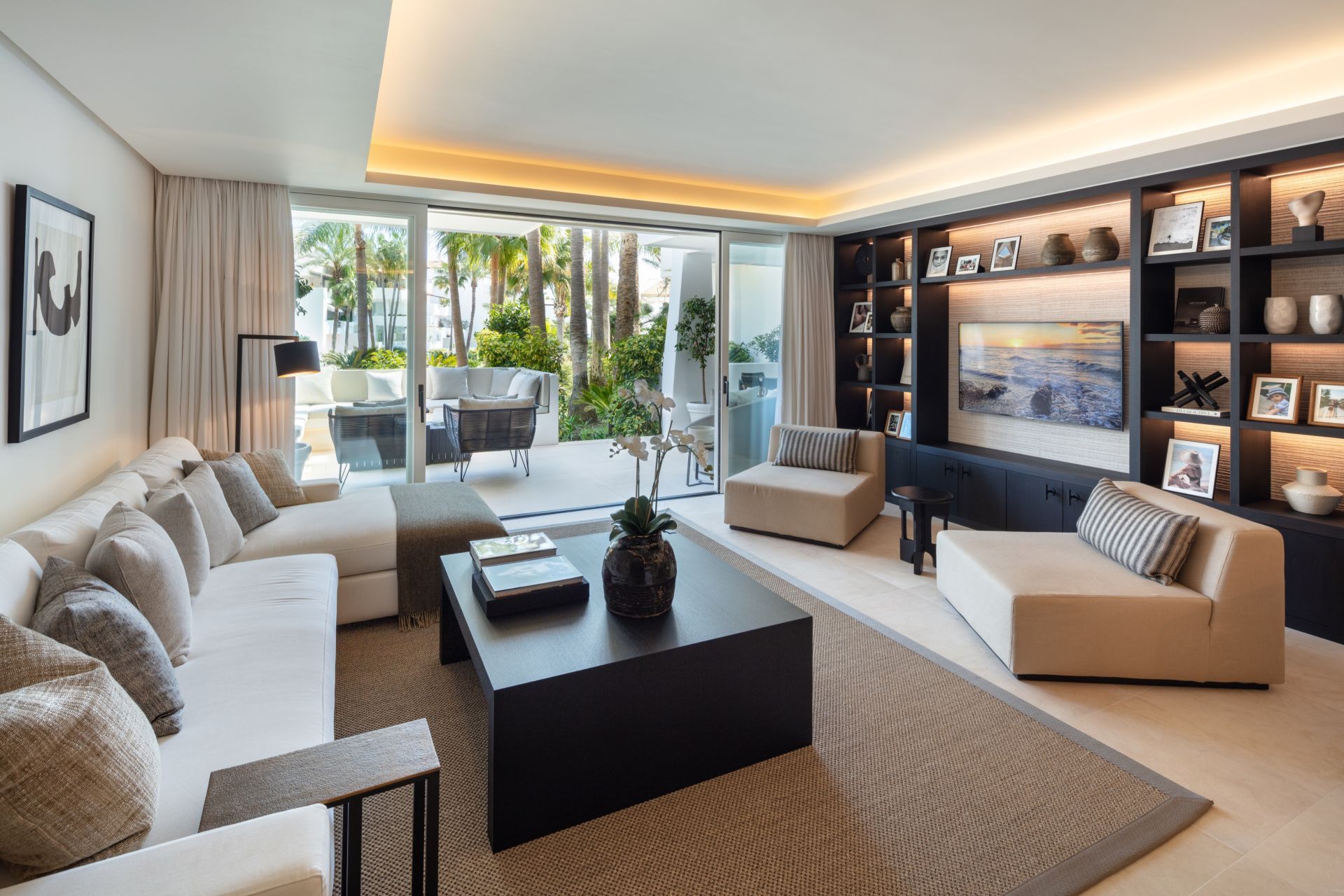 Living room of Flat for sale in Marbella  with Air Conditioner, Private garden and Parquet flooring