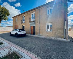 Vista exterior de Casa o xalet en venda en Cervatos de la Cueza amb Calefacció, Jardí privat i Terrassa