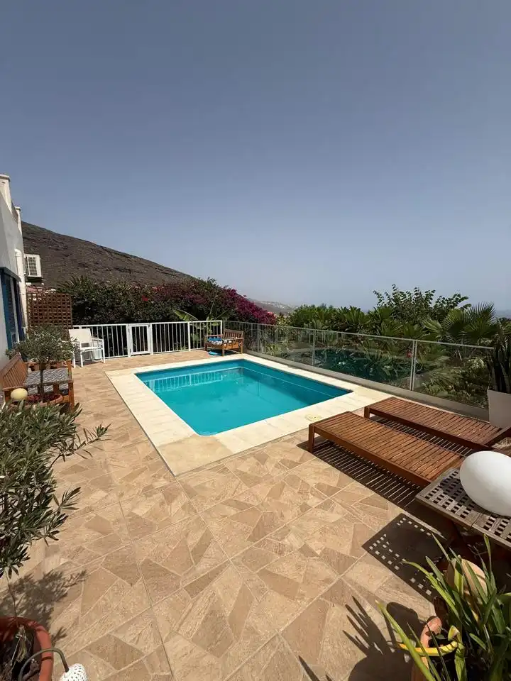 House with pool for sale in Camino la Medida, imagen 2