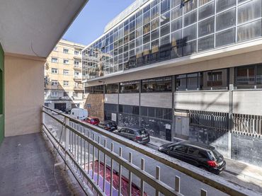 Flat with balcony for sale in Calle de María Luisa de Dios