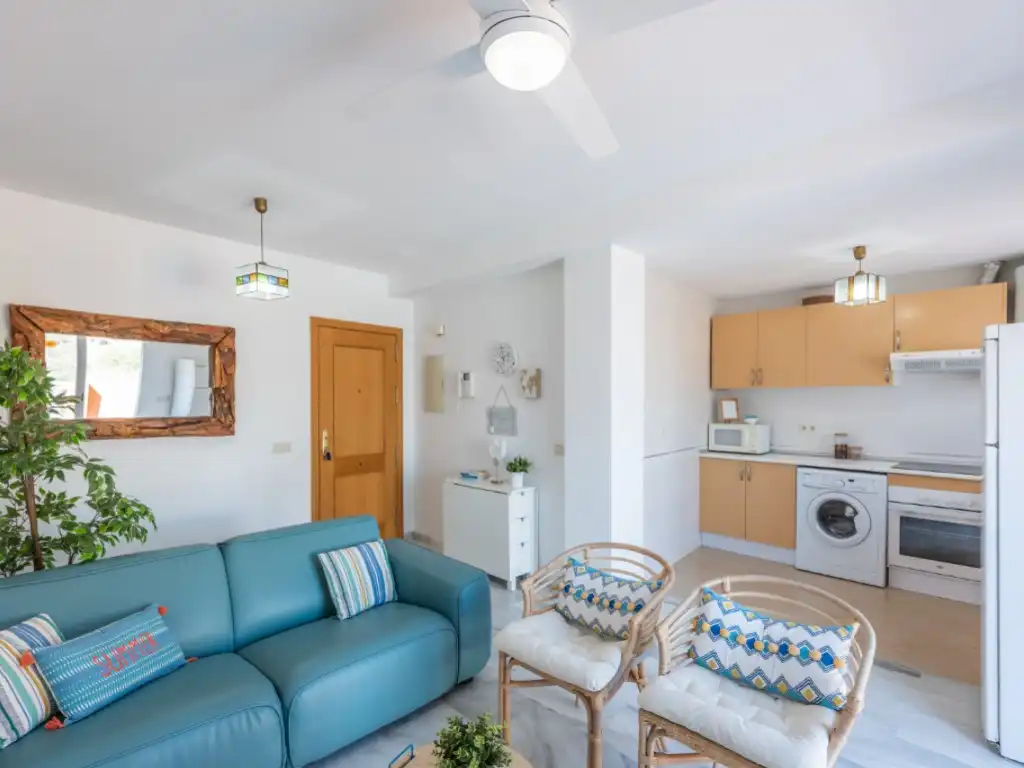 Sala d'estar de Àtic de lloguer en Rincón de la Victoria amb Terrassa i Moblat