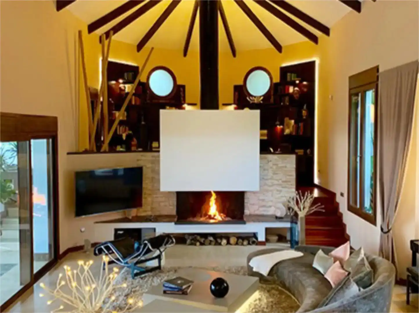 Sala d'estar de Casa o xalet en venda en Marbella amb Aire condicionat, Piscina i Balcó