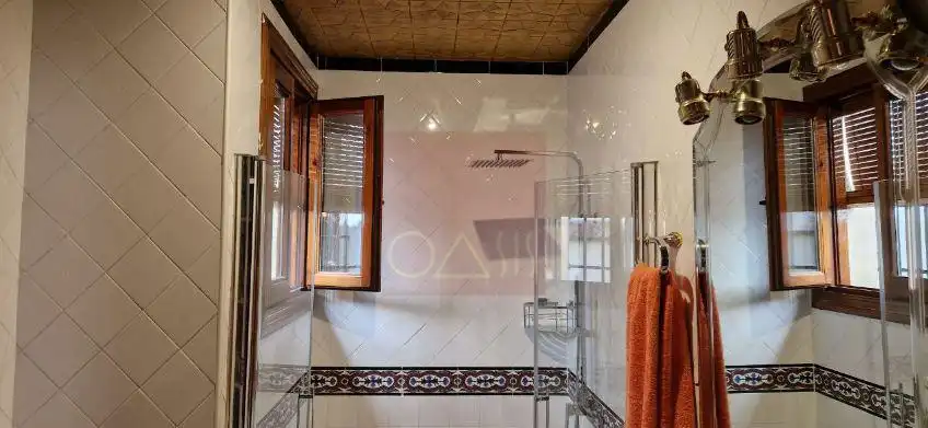 Bathroom of Attic for rent in Granada  with Air Conditioner, Heating and Terrace