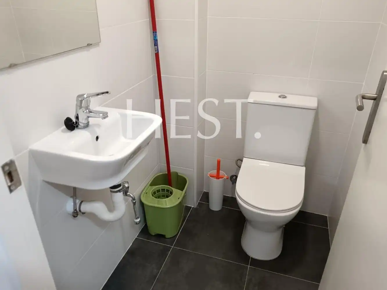 Badezimmer von Büro zur Miete in Barcelona mit Klimaanlage und Möbliert