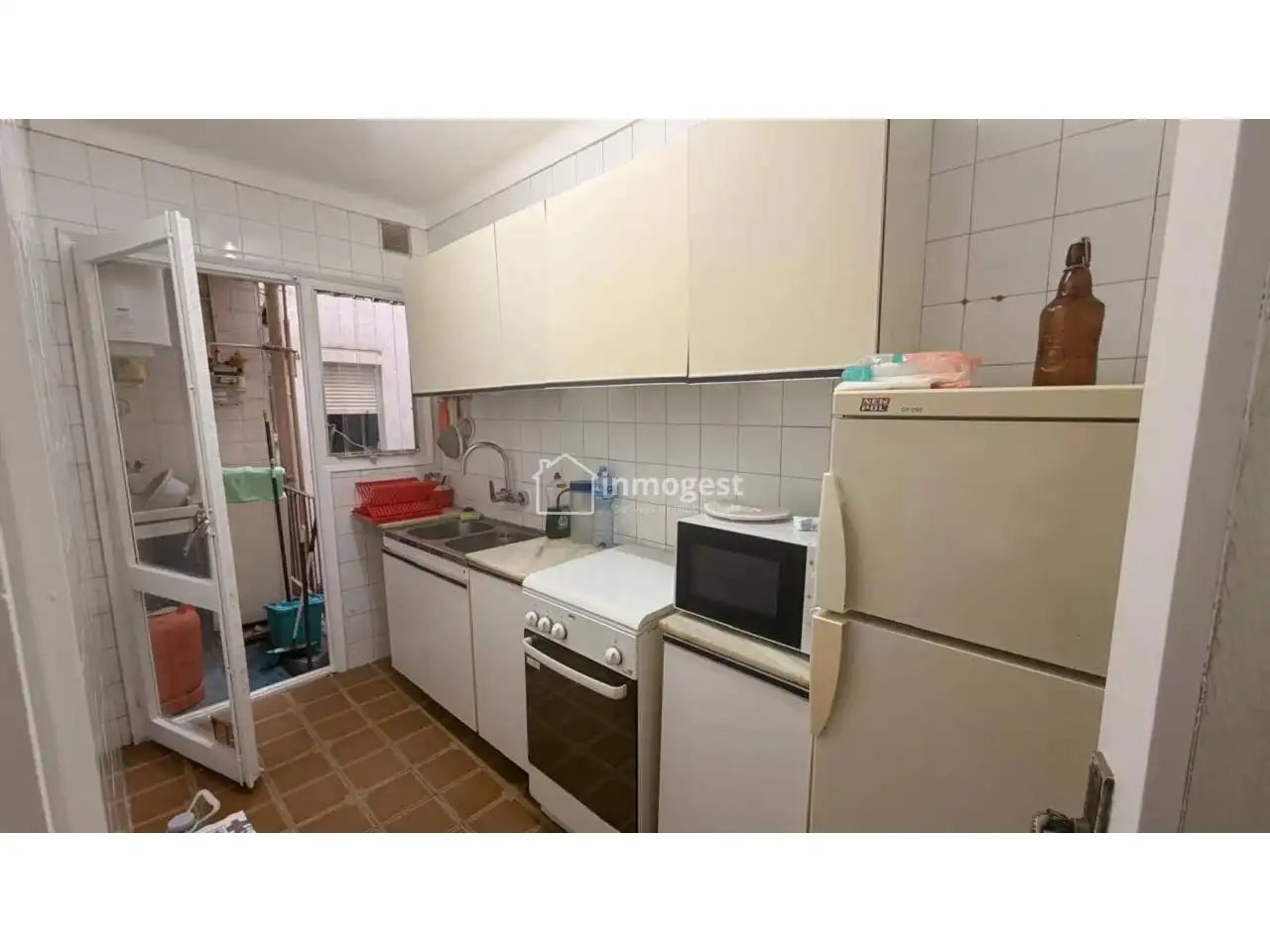 Küche von Wohnung zum Verkauf in Salt mit Abstellraum, Möbliert und Balkon