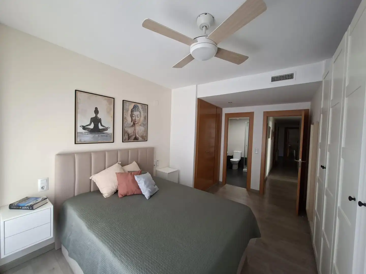 Habitación de Planta baja en venta en Paterna con Aire acondicionado, Calefacción y Jardín privado