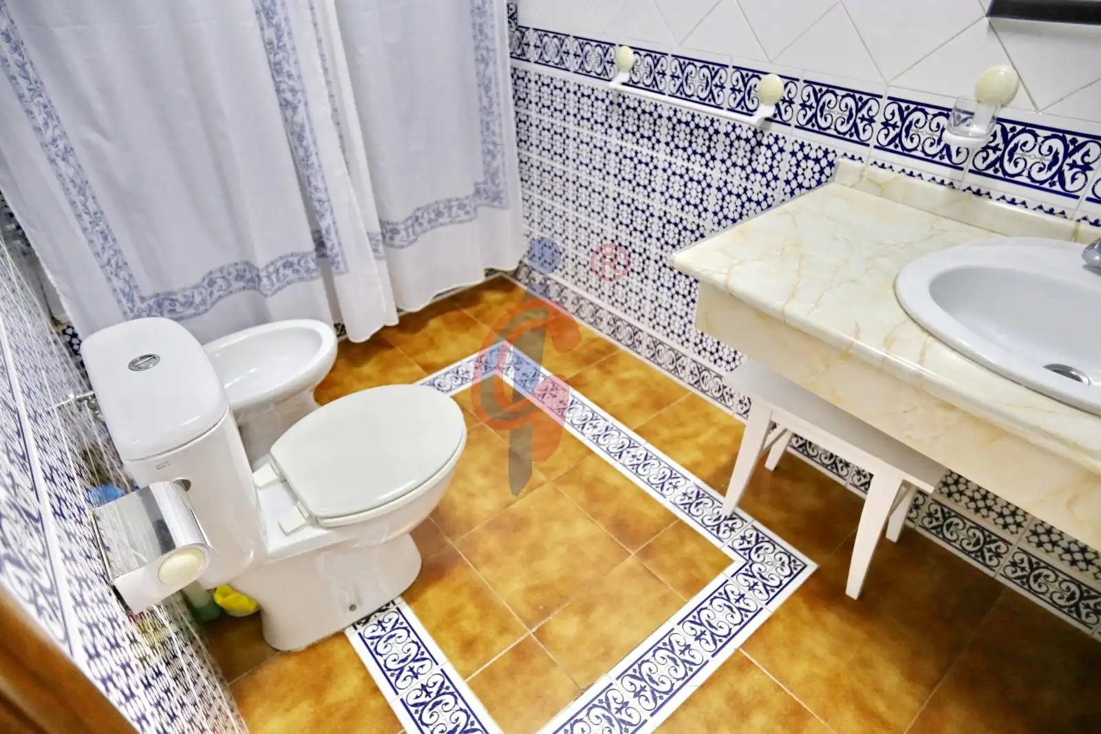 Badezimmer von Wohnungen zum Verkauf in Guardamar del Segura mit Möbliert