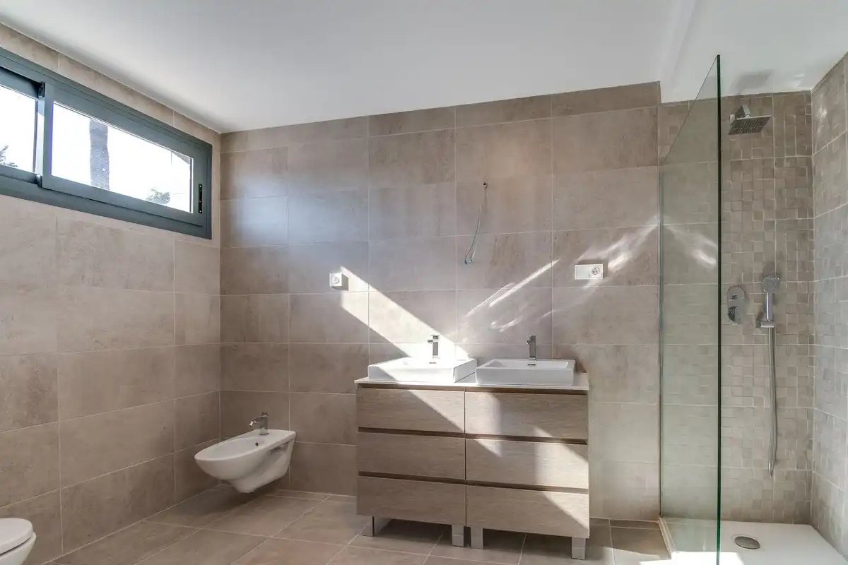Bany de Casa o xalet en venda en Manilva amb Aire condicionat, Jardí privat i Terrassa