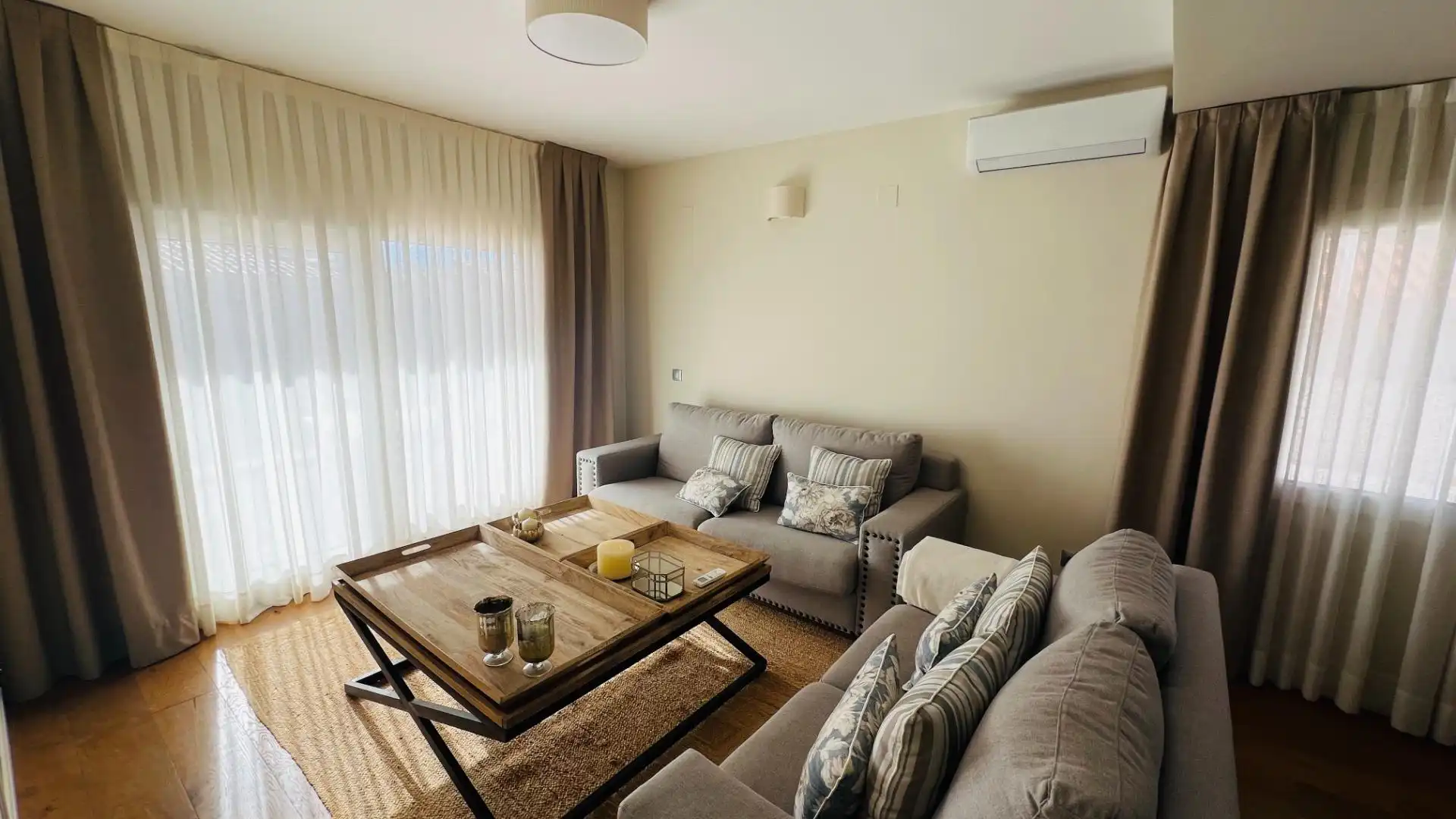 Living room of Houses for sale in Cambrils  with Air Conditioner, Private garden and Parquet flooring