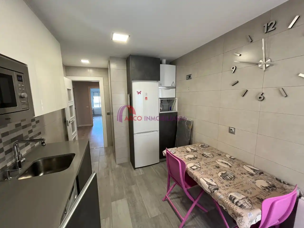 Cuina de Apartament en venda en Burgos amb Calefacció, Terrassa i Traster