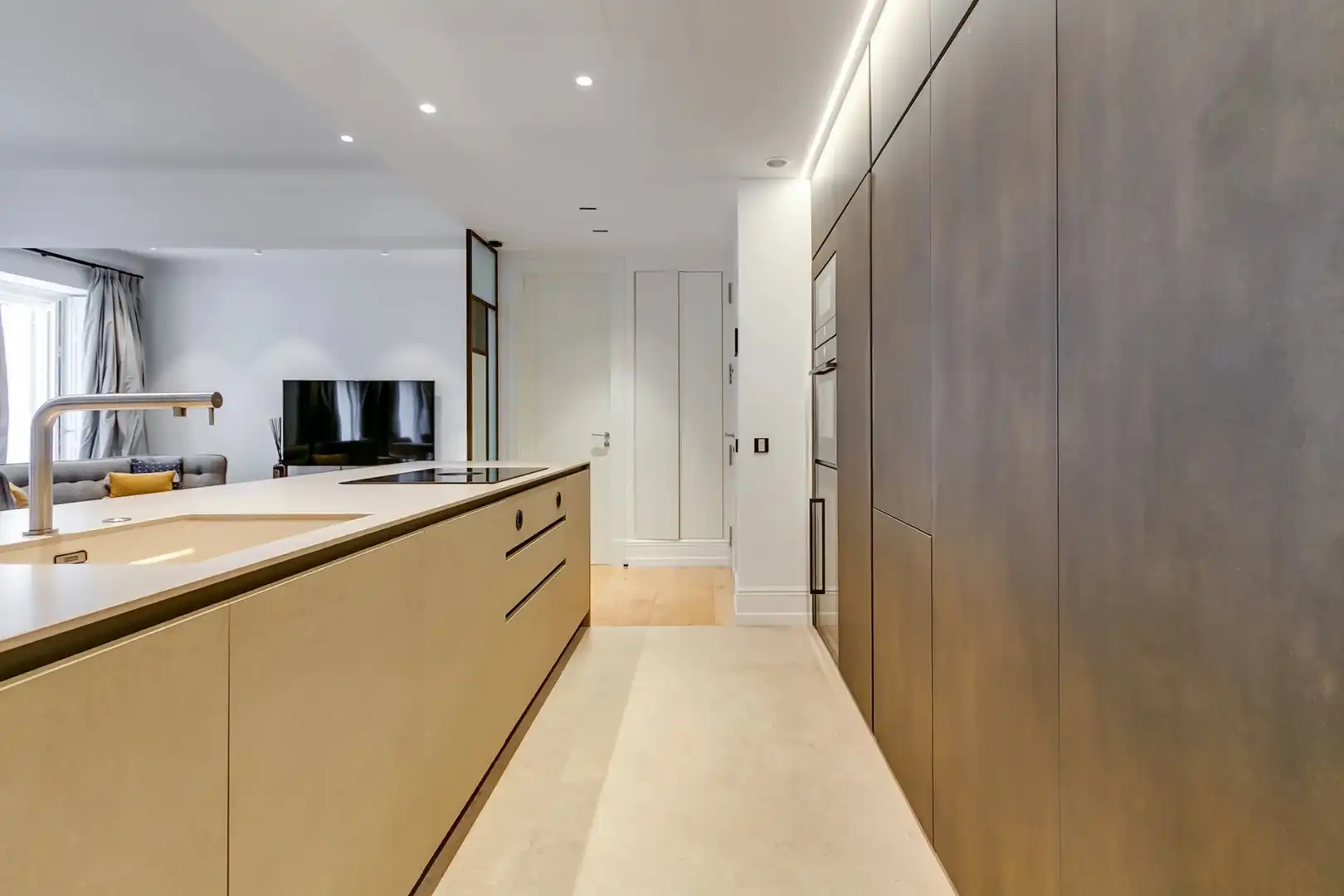 Kitchen of Flat for rent in Madrid  with Air Conditioner, Heating and Storage room
