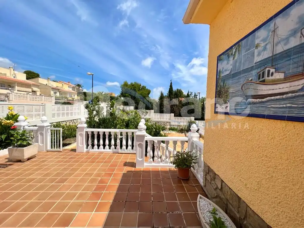 Vista exterior de Casa o chalet en venta en La Nucia con Aire acondicionado, Calefacción y Balcón