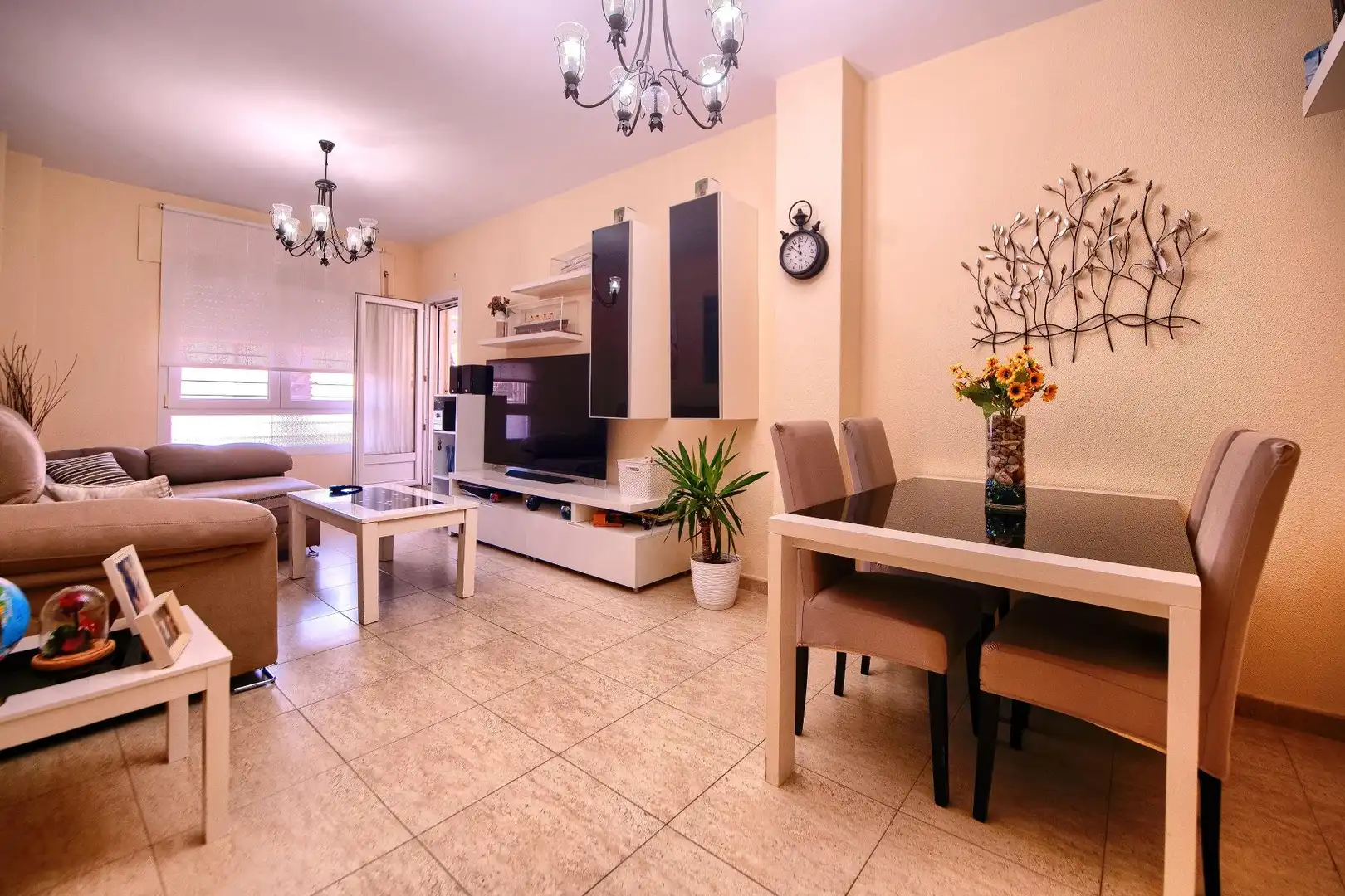 Wohnzimmer von Erdgeschoss zum Verkauf in Puerto Real mit Klimaanlage und Balkon