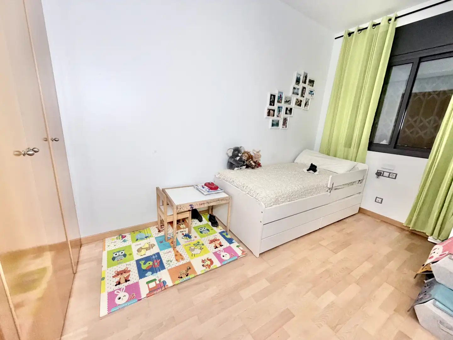 Bedroom of Ground floor for sale in Badalona  with Air Conditioner, Heating and Private garden