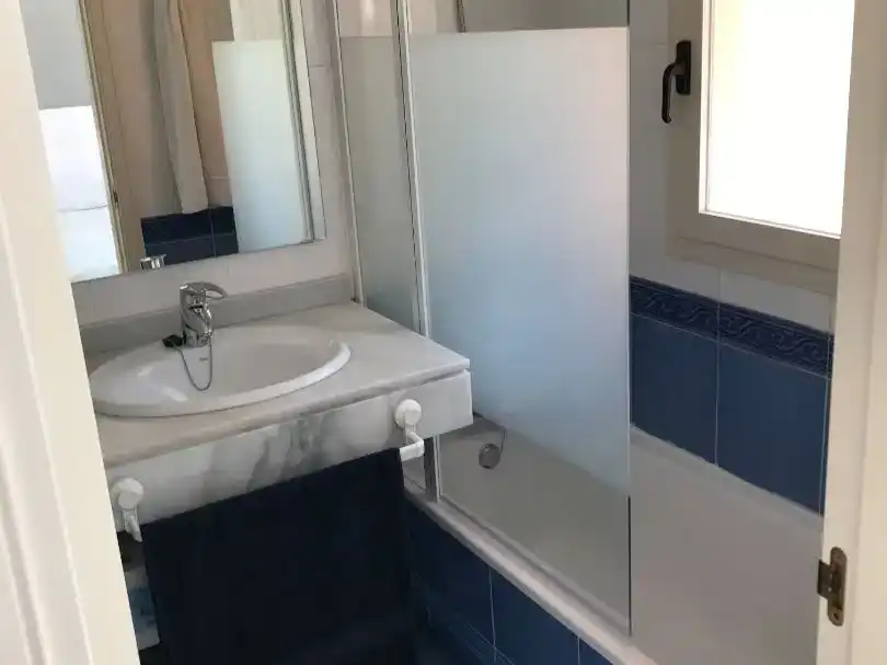 Bany de Apartament en venda en Rota amb Piscina i Balcó