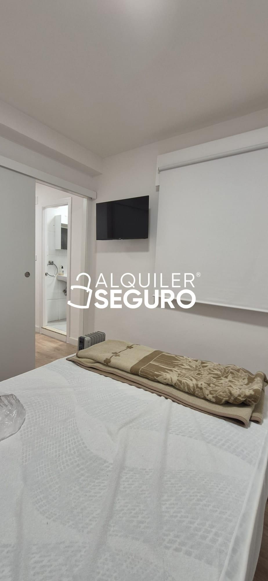 Habitación de Estudio de alquiler en Oviedo  con Amueblado