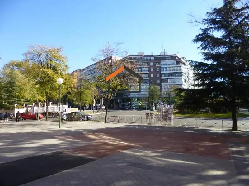Vista exterior de Apartament de lloguer en Madrid amb Calefacció, Parquet i Piscina comunitària
