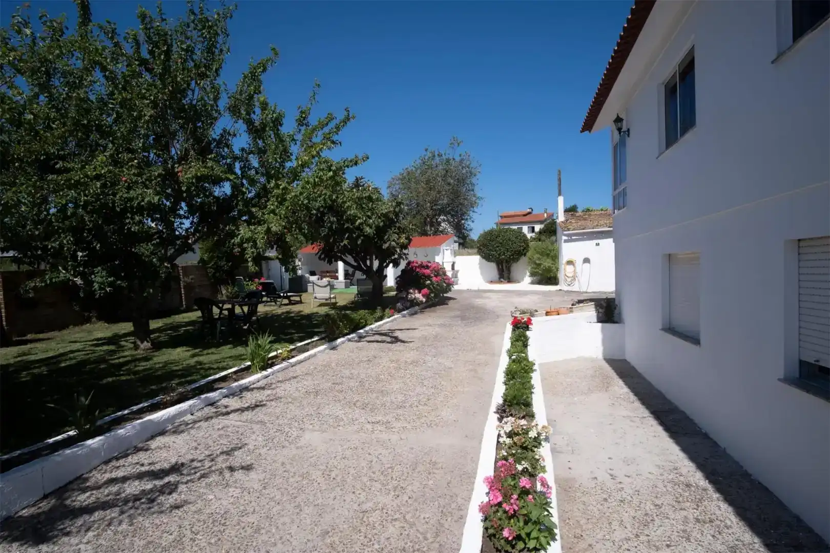 Vista exterior de Casa o xalet en venda en Vigo  amb Jardí privat, Parquet i Moblat