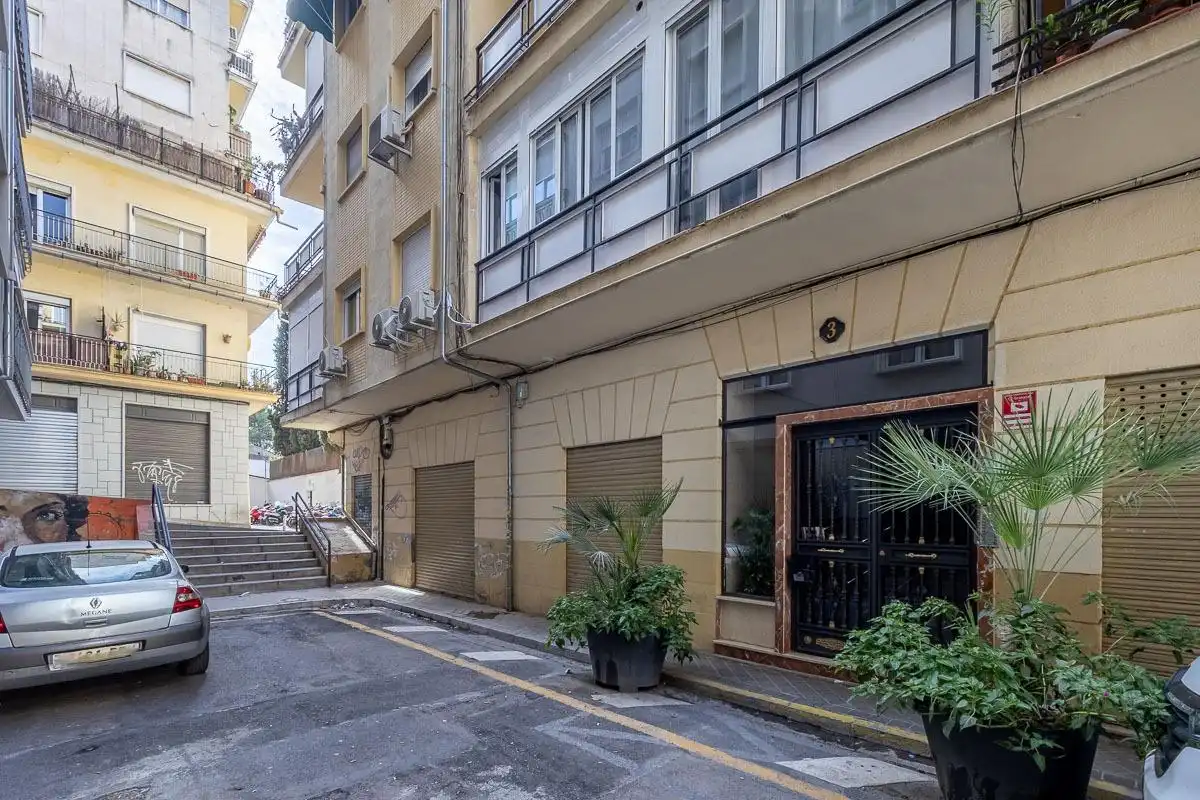 Exterior view of Flat for sale in  Granada Capital  with Terrace and Balcony