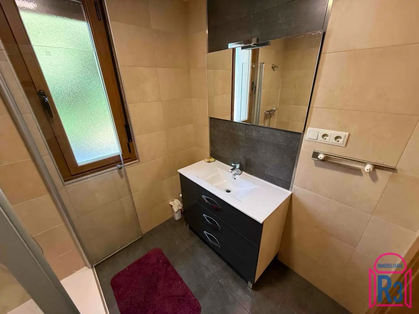 Bathroom of Houses for rent in Onzonilla  with Heating and Furnished