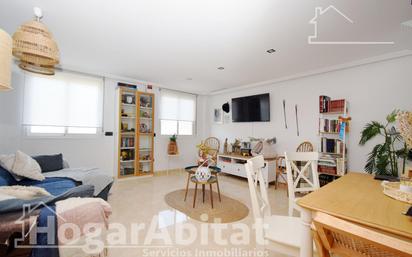 Living room of Flat for sale in Paiporta  with Air Conditioner, Heating and Balcony