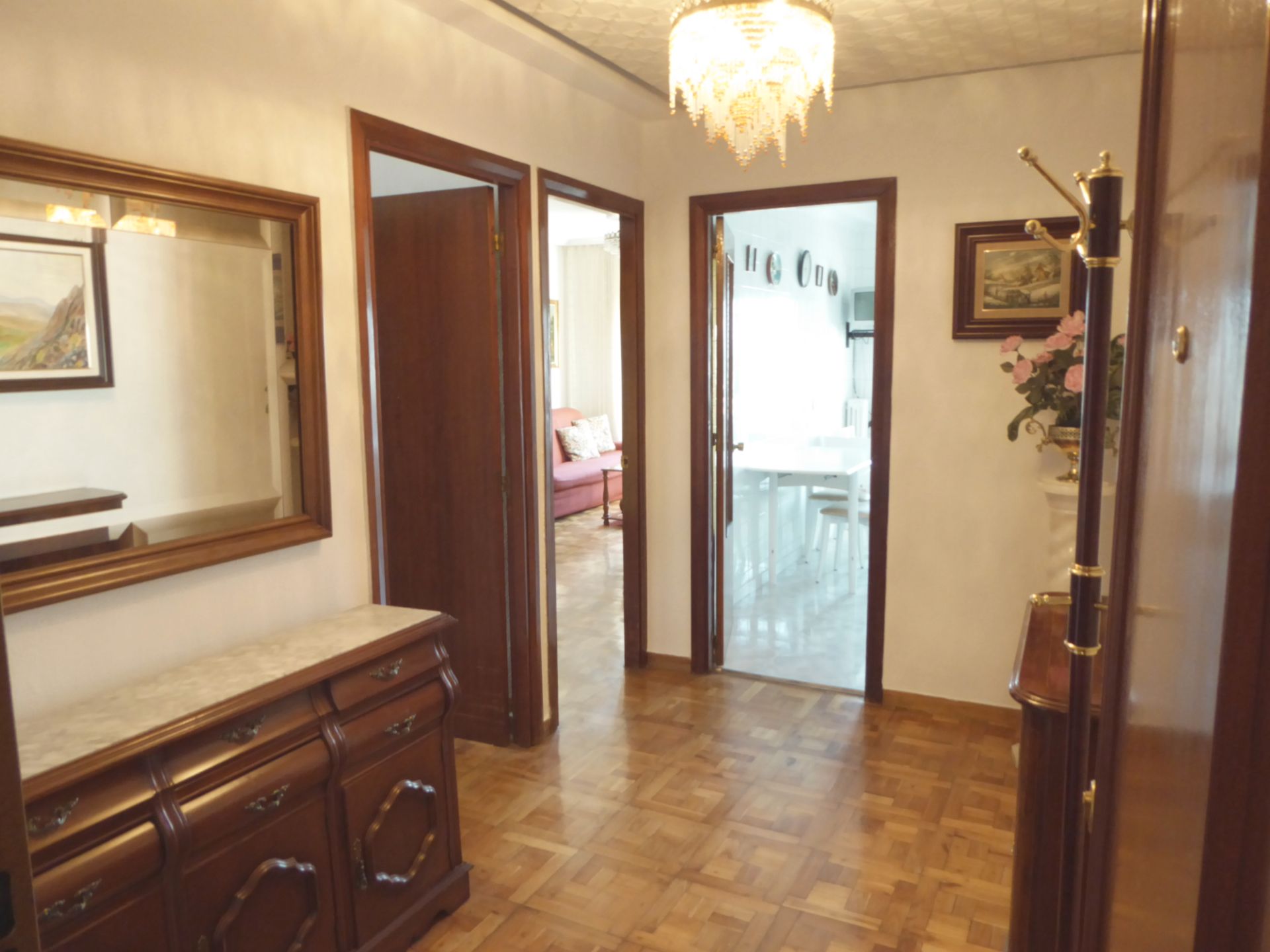 Pis de lloguer en Oviedo  amb Calefacció, Parquet i Moblat