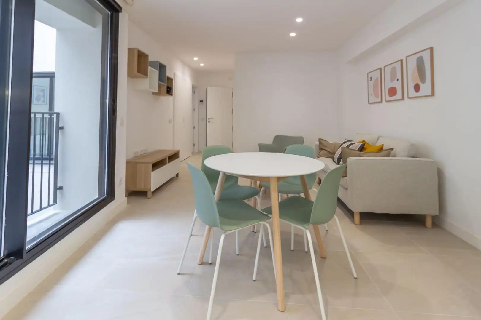 Menjador de Apartament de lloguer en Las Palmas de Gran Canaria amb Moblat i Balcó