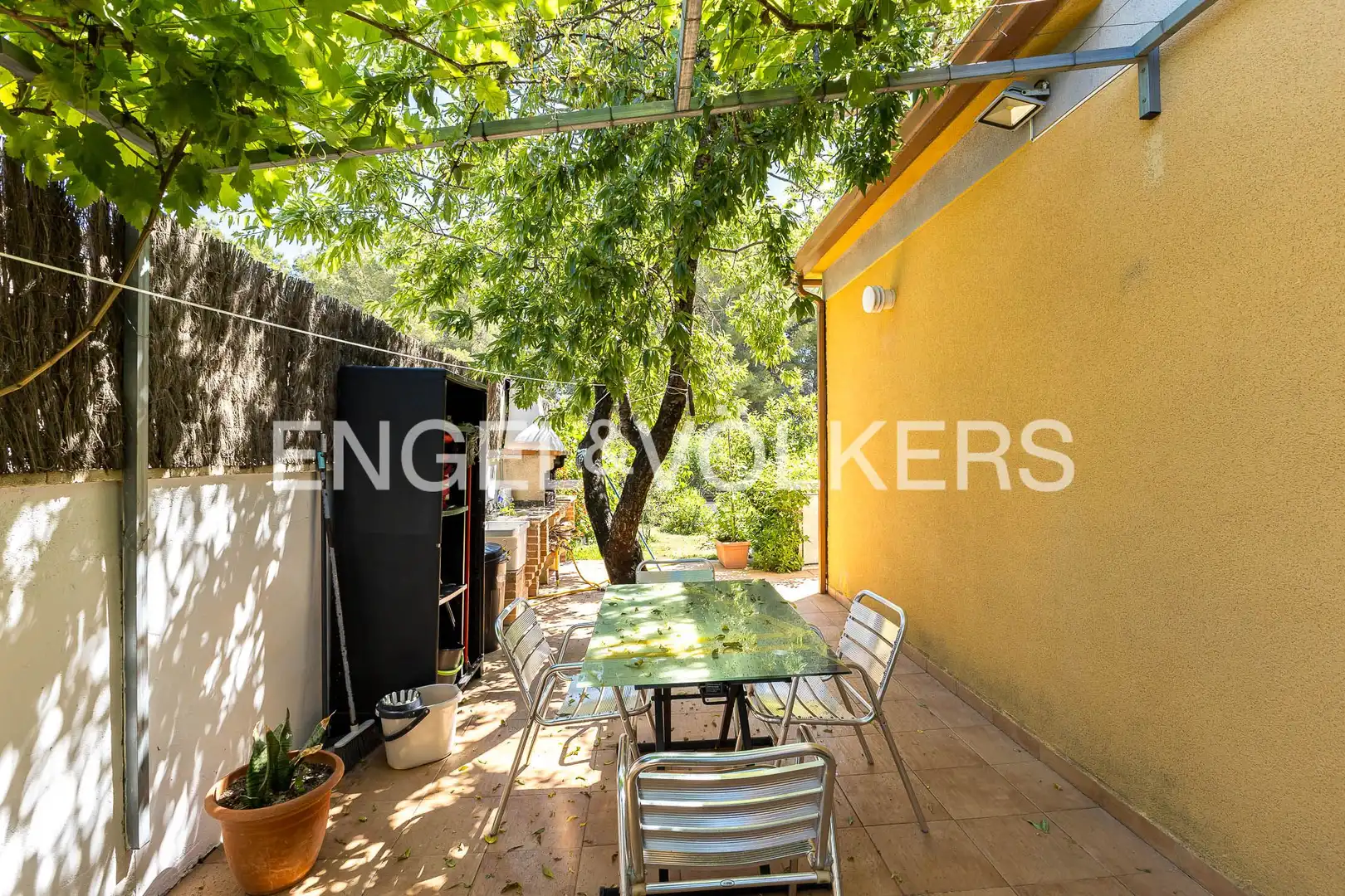 Terrassa de Casa o xalet en venda en Cubelles amb Aire condicionat, Calefacció i Jardí privat