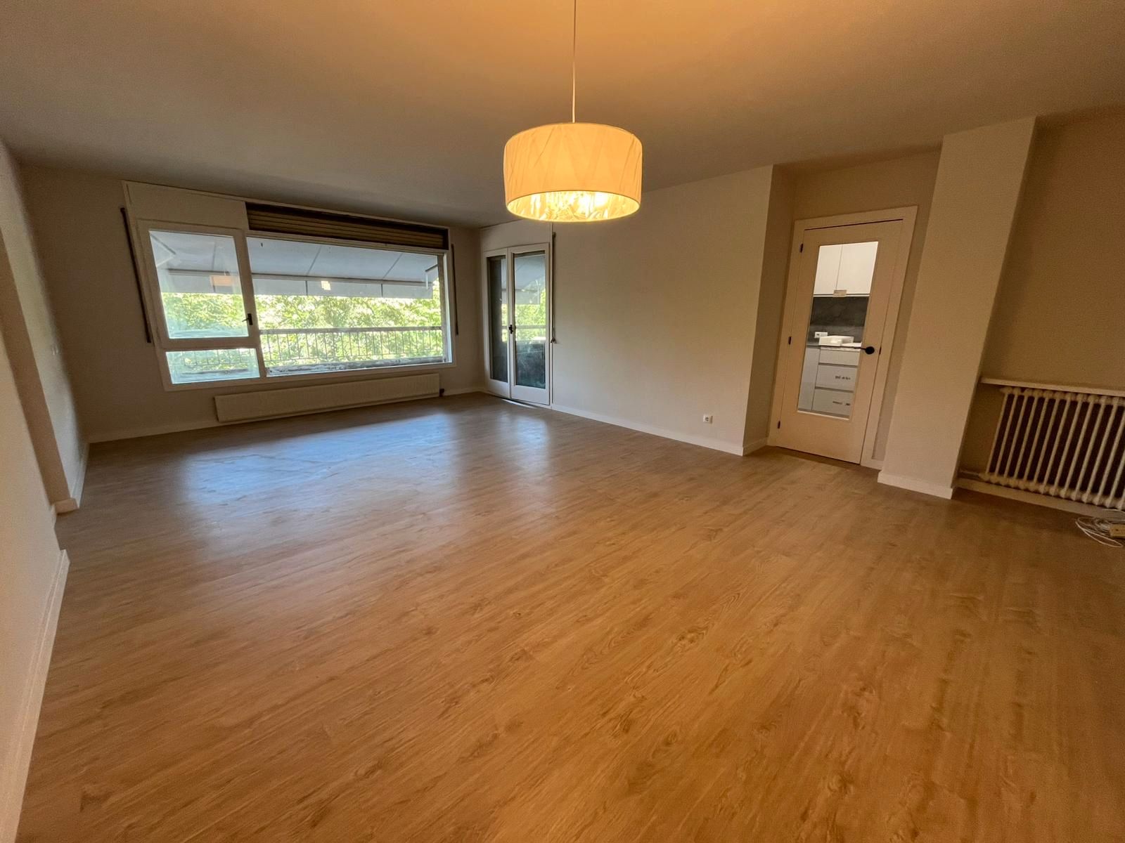 Sala d'estar de Pis en venda en Vic amb Calefacció, Parquet i Terrassa