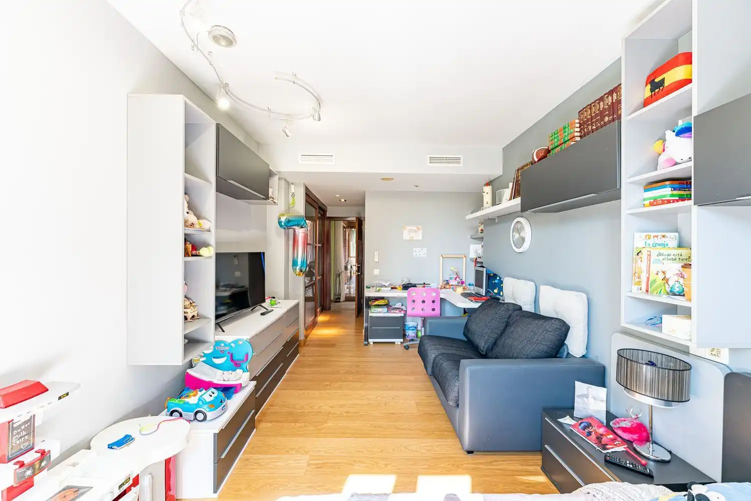 Sala de estar de Casa o chalet en venta en Nuevo Baztán con Aire acondicionado, Jardín privado y Terraza