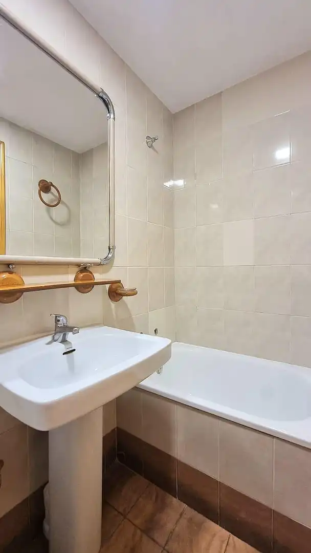 Bany de Pis en venda en Benalmádena amb Aire condicionat, Terrassa i Moblat