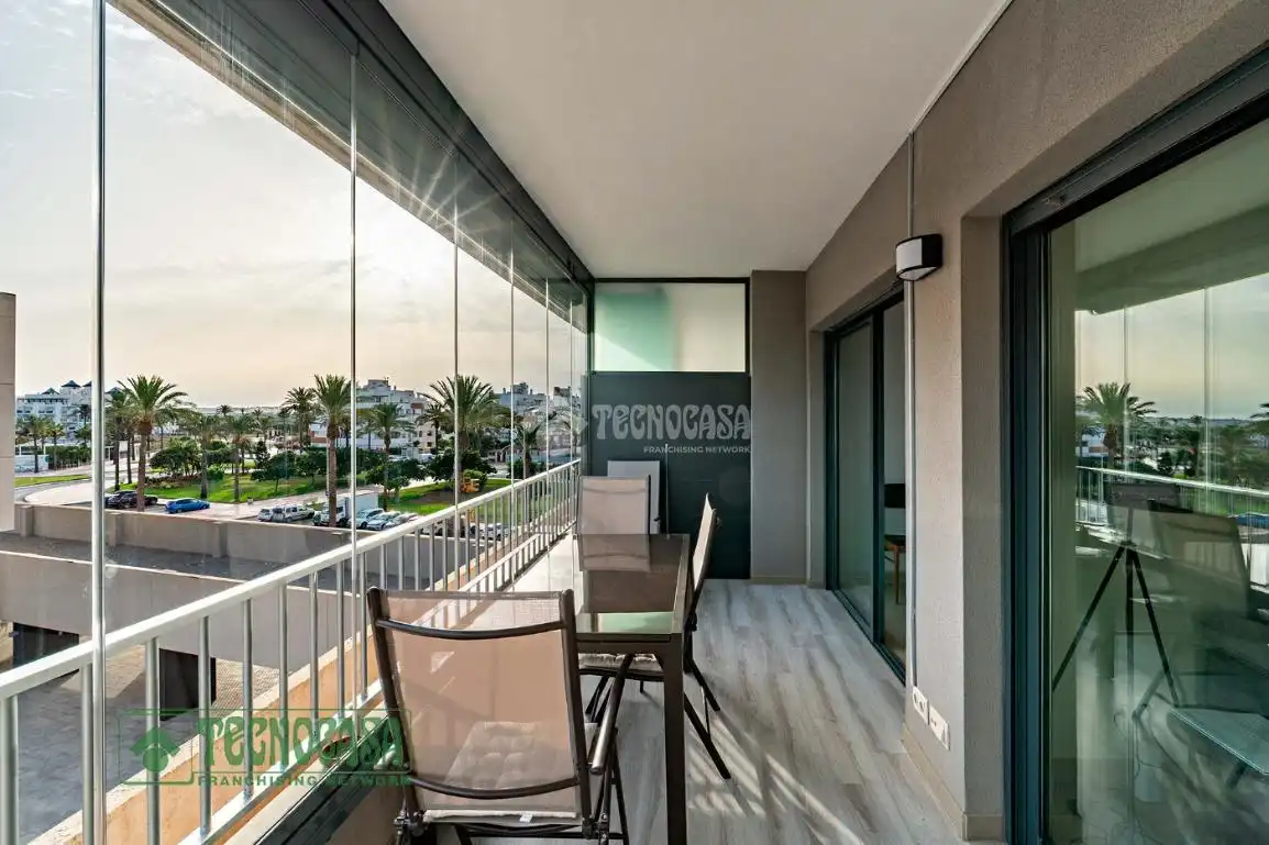 Terraza de Piso en venta en Roquetas de Mar con Aire acondicionado, Terraza y Amueblado