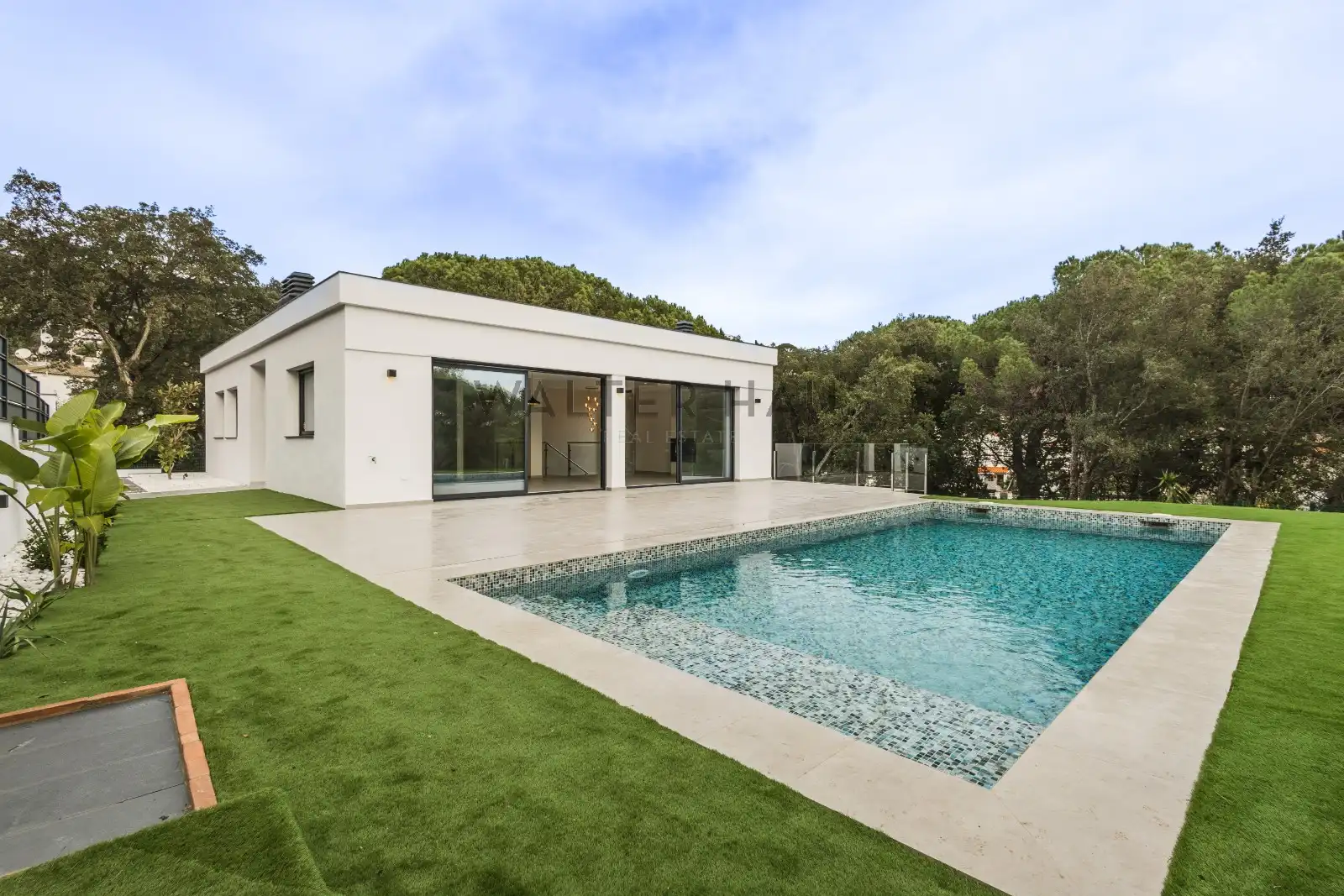 Chalet con piscina en venta en Carrer del Montsià