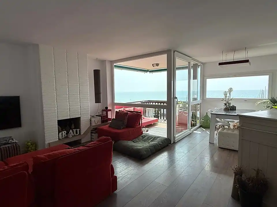 Wohnzimmer von Dachboden zum Verkauf in Sant Andreu de Llavaneres mit Klimaanlage, Heizung und Parkett