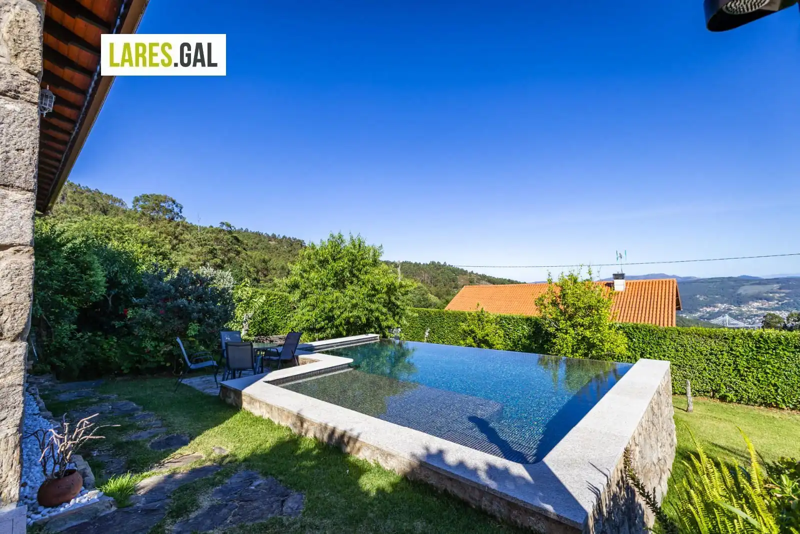 Piscina de Casa o xalet en venda en Moaña amb Calefacció, Piscina i Moblat