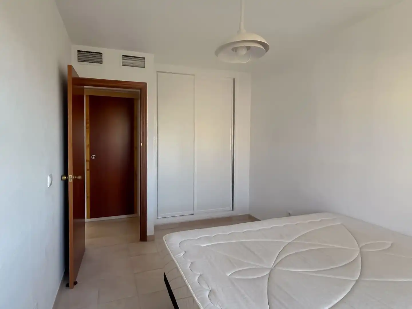 Schlafzimmer von Wohnung zur Miete in Sevilla mit Klimaanlage, Heizung und Terrasse