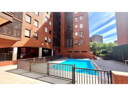 Swimming pool of Flat for sale in  Madrid Capital