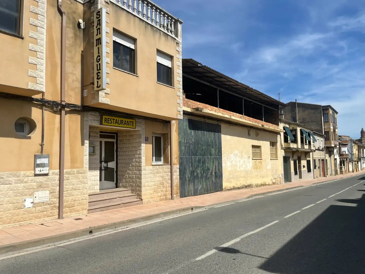 Vista exterior de Edifici en venda en Andosilla amb Alarma