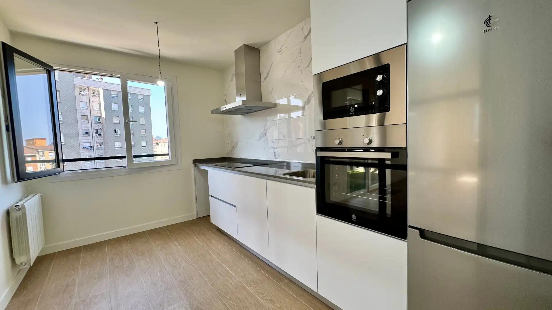 Cocina de Piso en venta en Gijón  con Calefacción, Parquet y Terraza